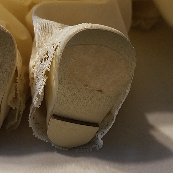 Vintage collectible doll - Picture 3 of 4